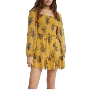 Wilfred Aritzia Tempest dress smocked long sleeve size XS excellent condition